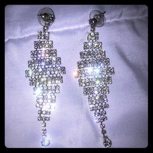 Dangling earrings!😍